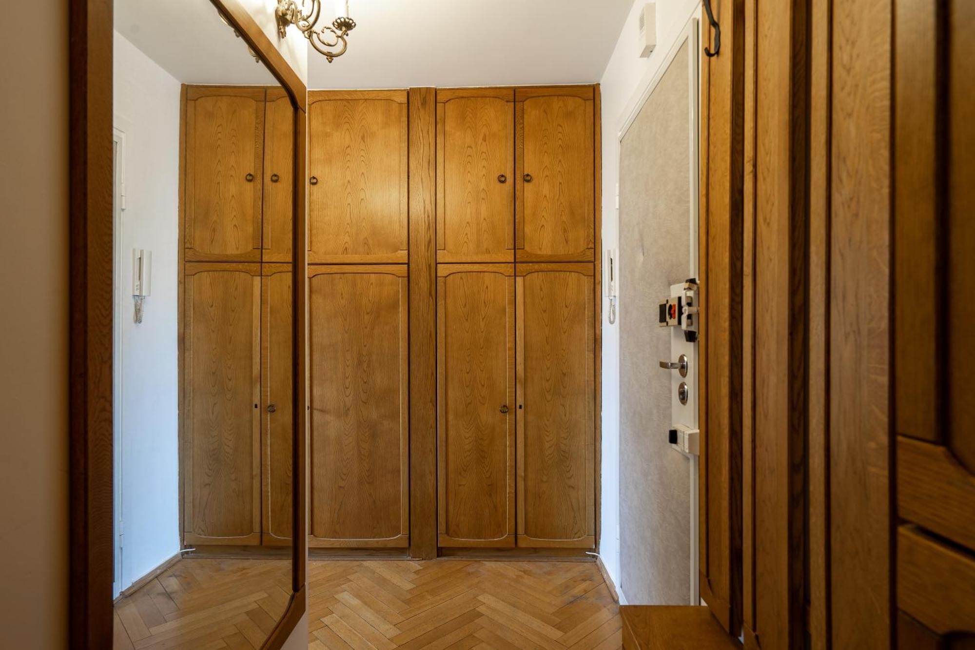Apartment 20